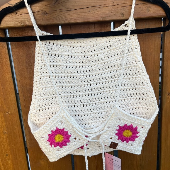 Handmade crochet floral top with open back - Picture 2 of 4